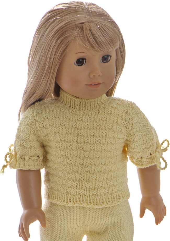 Together with this skirt, I knitted a cute short-sleeved sweater in light yellow.
