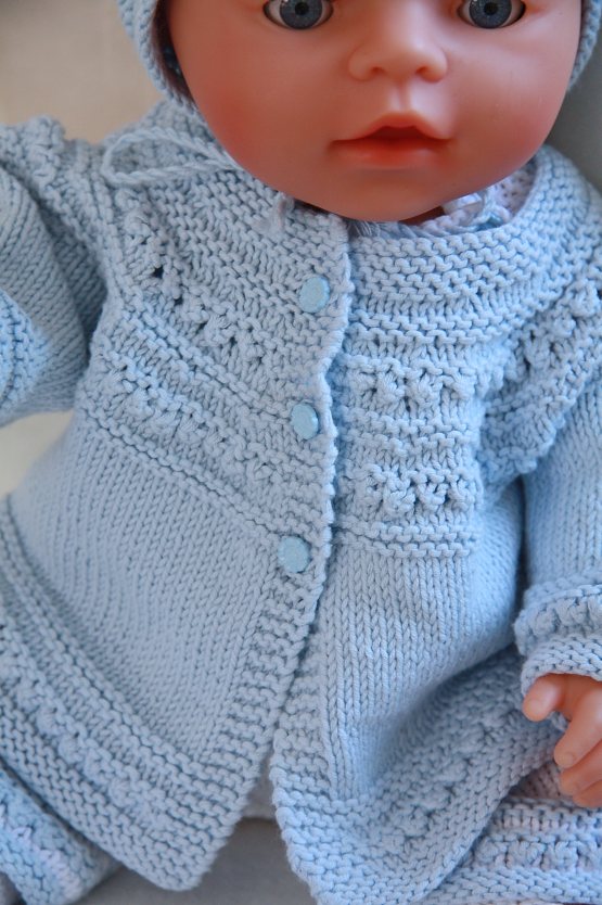 All over the world people are knitting doll clothes to Baby born