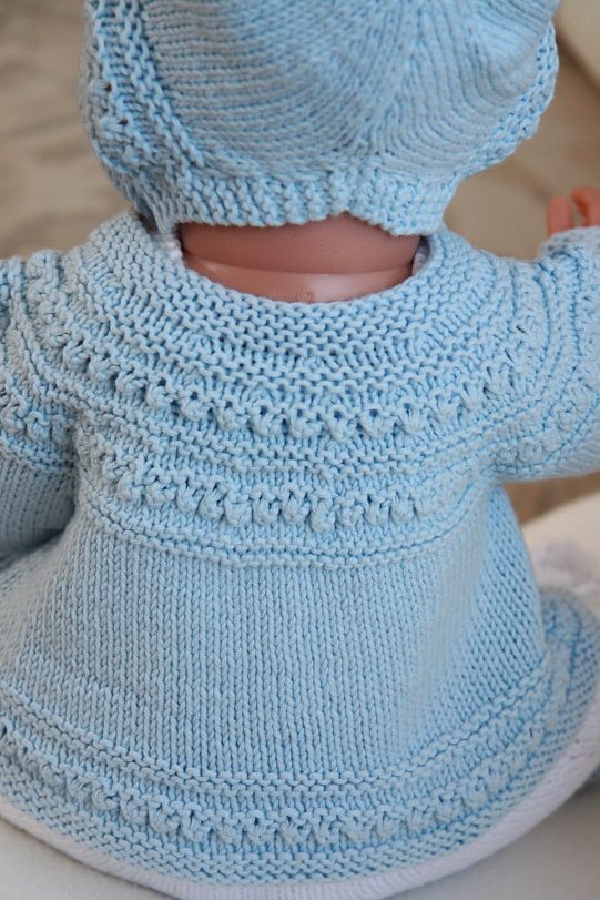 All over the world people are knitting doll clothes to Baby born