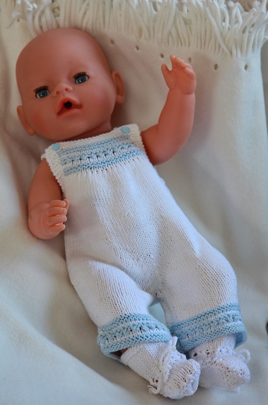 Strikk dukke klær til baby born