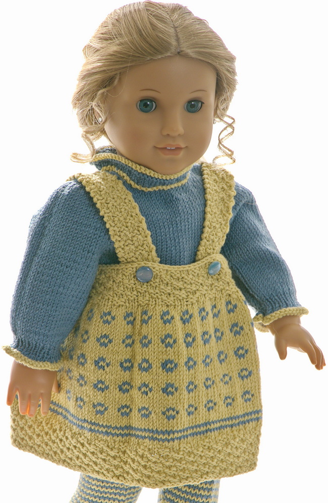 Skjørtet er frem-knappet. Sammen med denne blå genseren ble dette et koselig sett til en søt dukke.
