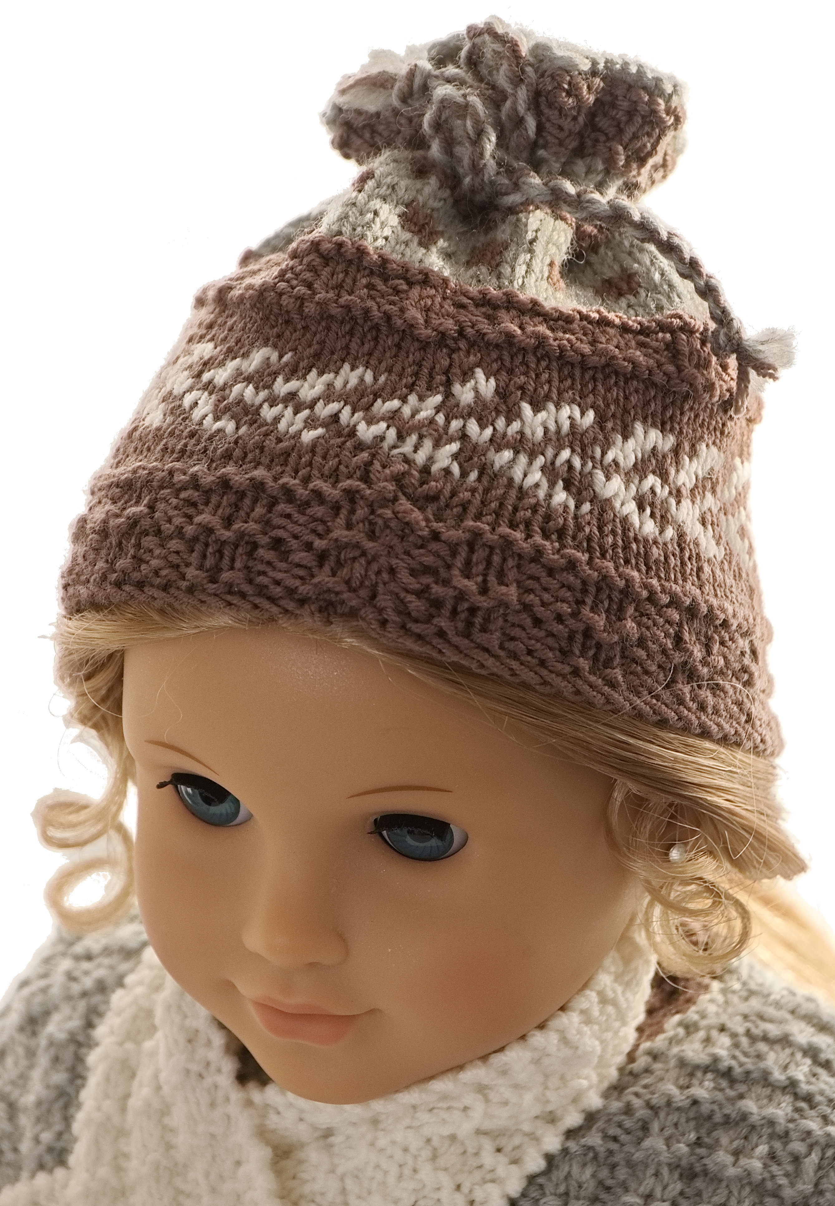 The cap has the same patterns as the knitted for the sweater.
