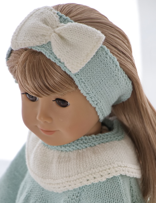 The hairband is lovely. It has crocheted edges in the same color and a cute white bow on the top.