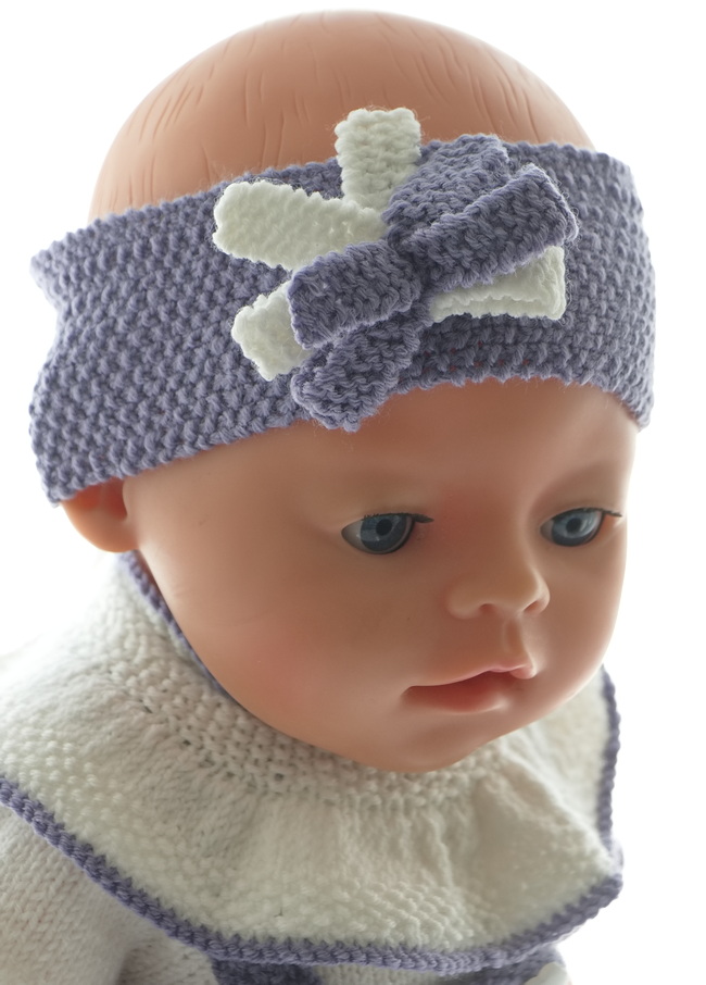 Kara looks great for happy summer days with the same kind of hairband as knitted for Karen in lilac and little white.