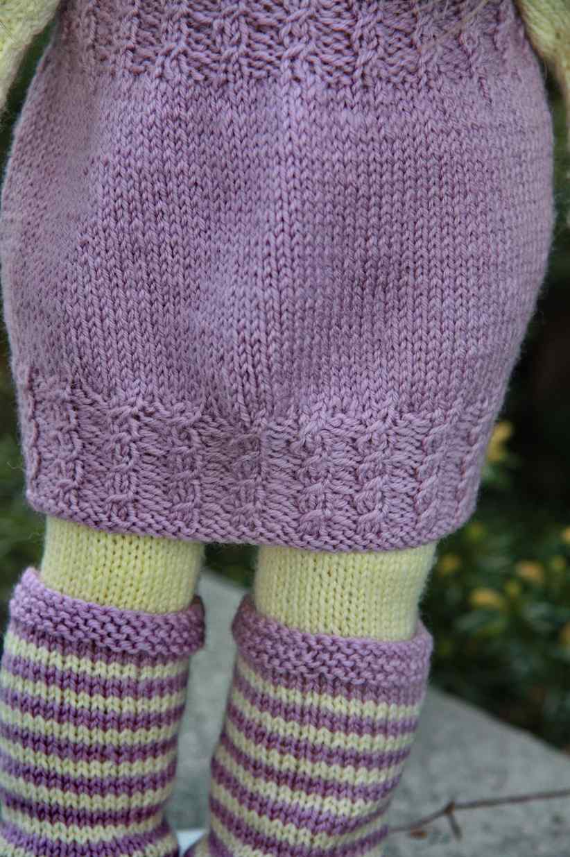 Model 0044 MALINE - American Girl doll knitting pattern.