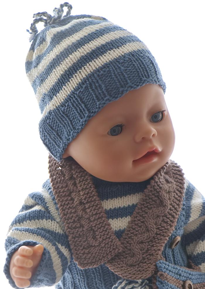 Scarf

Knitted in brown, the scarf features an aran-inspired panel framed by garter stitch edges.