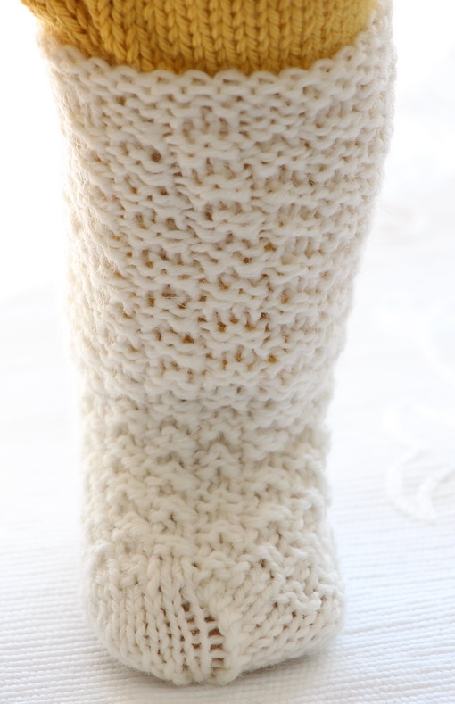Knitting patterns 
for dolls dresses
