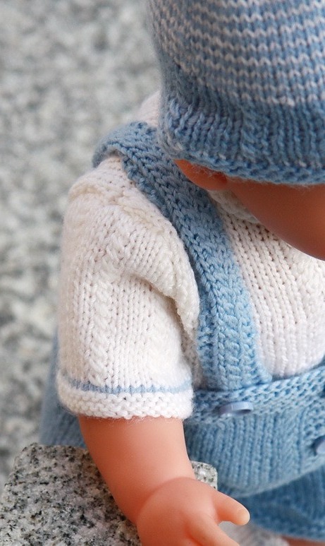 Lovely doll knitting pattern to your Baby born