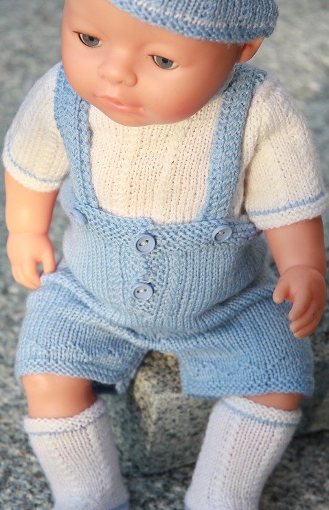 Lovely doll knitting pattern to your Baby born