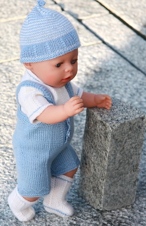 Lovely doll knitting pattern to your Baby born