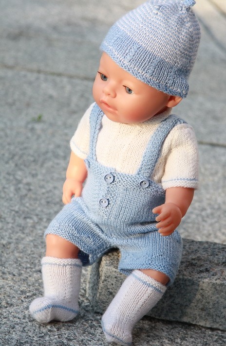 Lovely doll knitting pattern to your Baby born