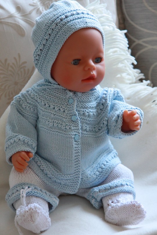 Beautiful knitting for dolls