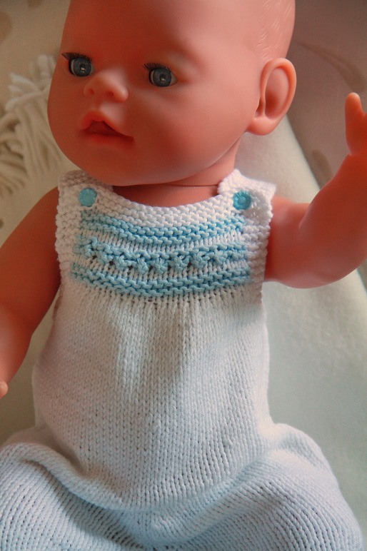 Baby born dukken er svært anvendelig og passer de fleste av Målfrids modeller