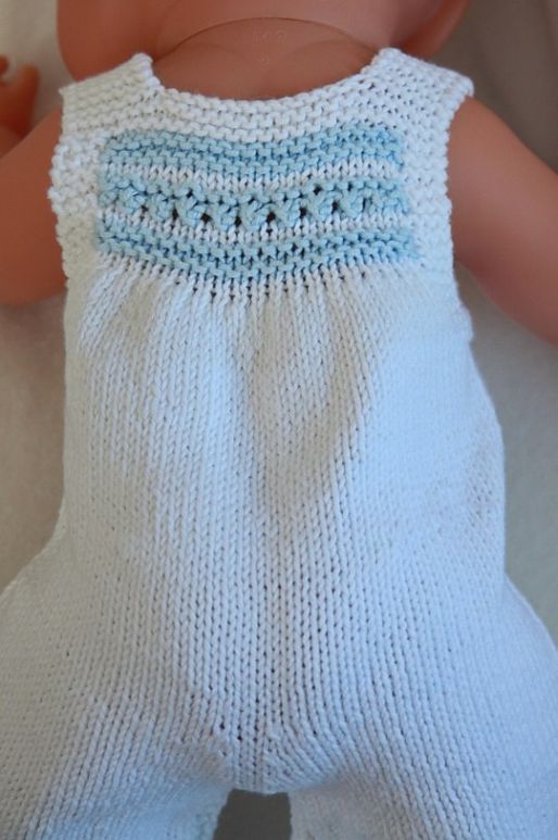 All over the world people are knitting doll clothes to Baby born