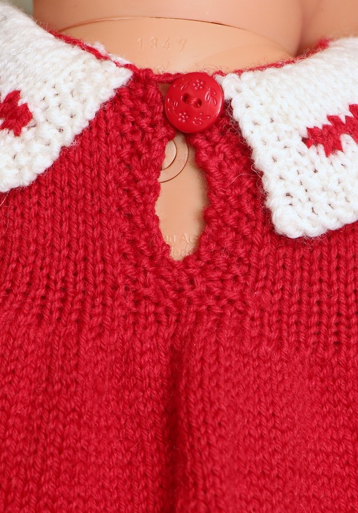 Knit a lovely Christmas dress  for your doll