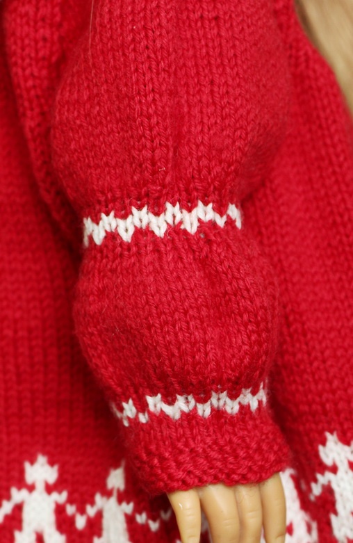 Knit a lovely Christmas dress  for your doll