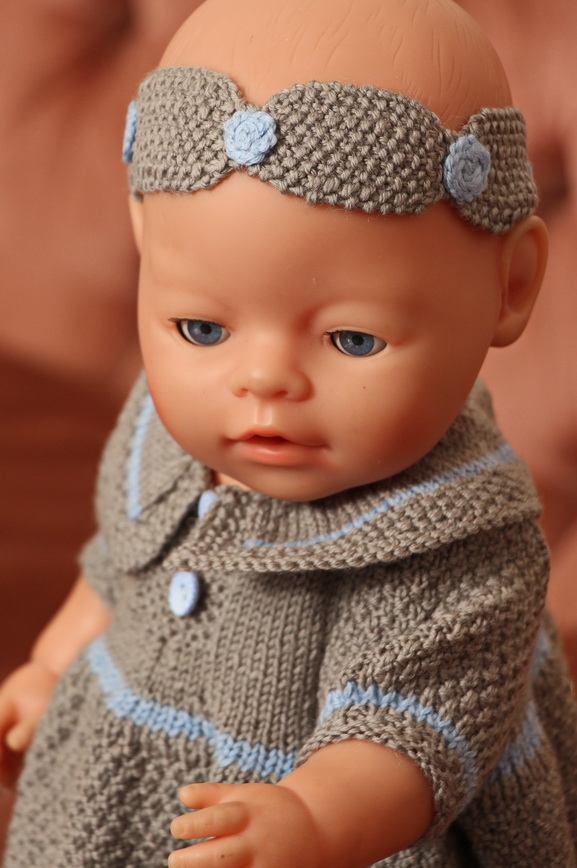 Model 0105D NORA - Kjole, Strømpebukse, Hårbånd og Sko Passer 18" dukker som Baby born dukke, Alexander dukken, American Girl doll.