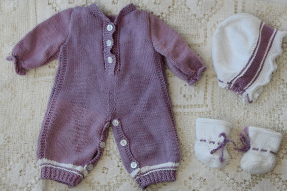 (This pattern fits 17" - 18" dolls like , Baby born)