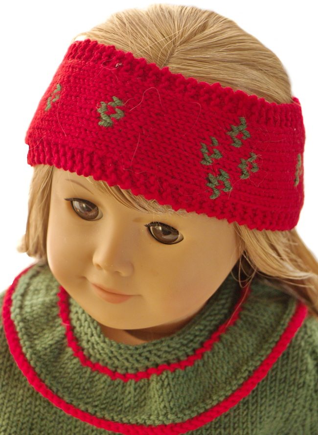A perfect hairband is knitted in red. Along the center a nice little pattern is knitted in green.