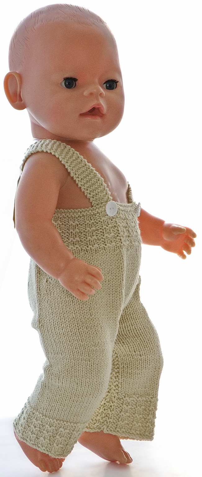 For Baby born, I have knitted the same pants I knitted for Felix in light green.