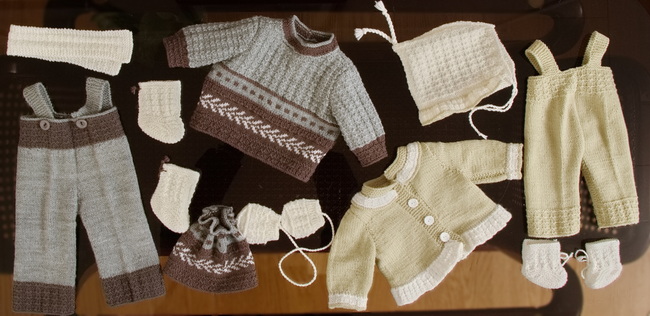 Model 0236D Felix & Fie - Sweater, pants, cap, socks, mittens, and scarf for Felix
Jacket, pants, bonnet, and socks for Fie