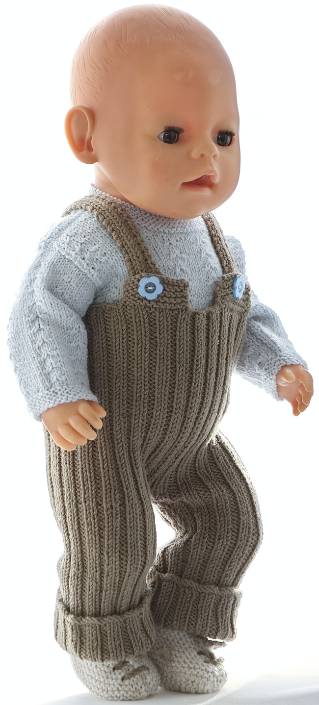 You can knit the legs for Baby born the same length as for American Girl doll if you like. Then fold the edges for Baby born like the picture show.
