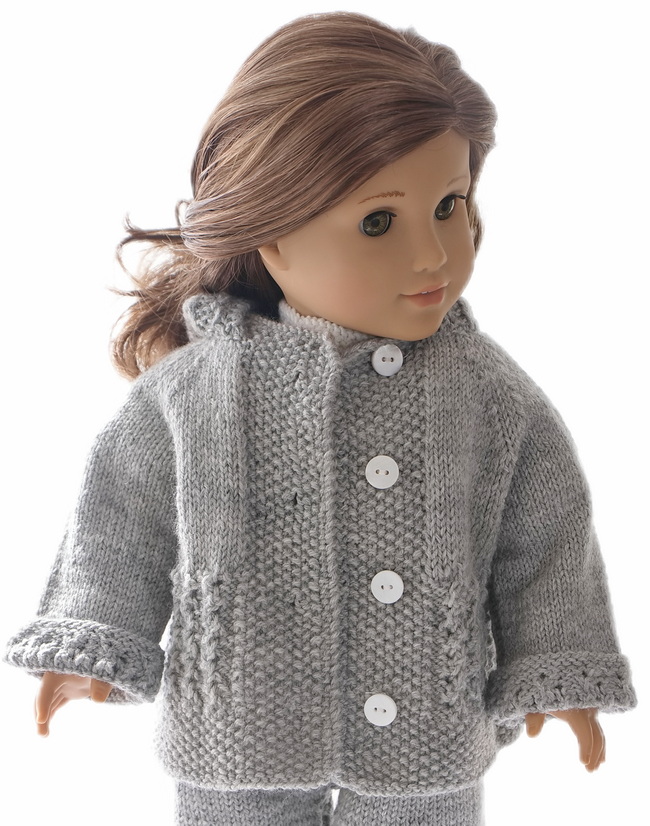 The jacket has edges in moss sts. It has raglan decreases and the same pattern knitted inside the moss sts.