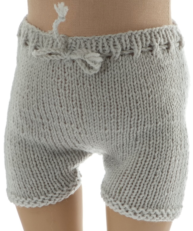 Together with simple pants knitted in the same color,