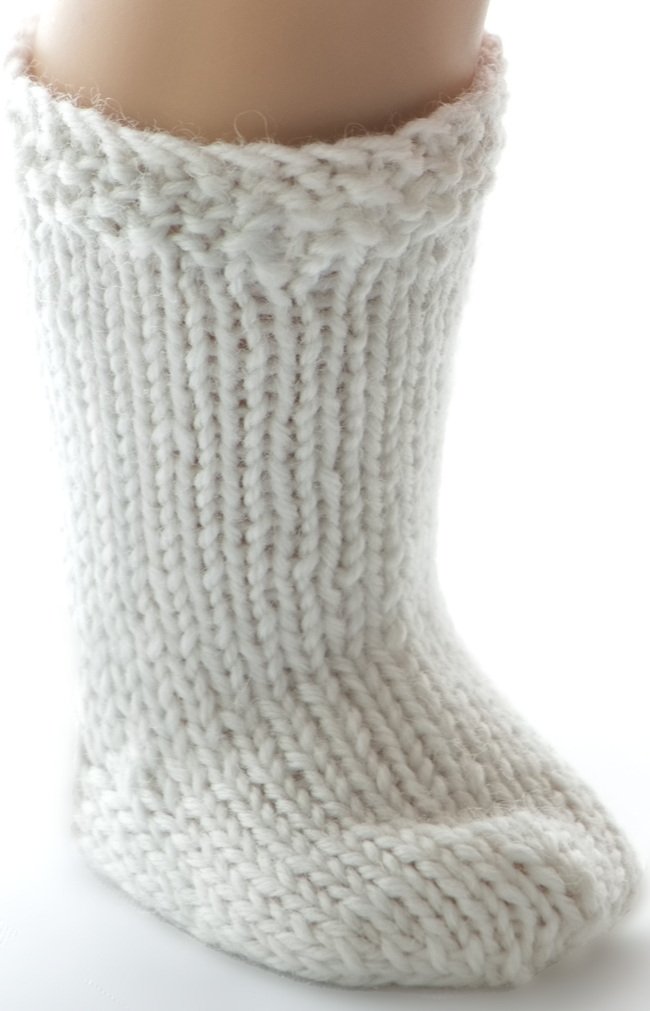 Cute white knee socks with moss sts edges are always correct to a brilliant summer-dress on a great summer day.