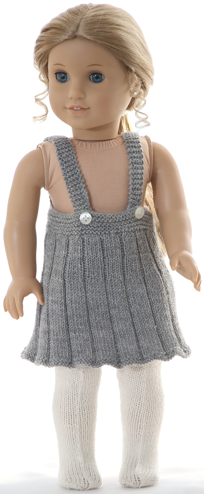 Der Rock hat kraus gestrickte Träger, die vorne geknöpft werden.