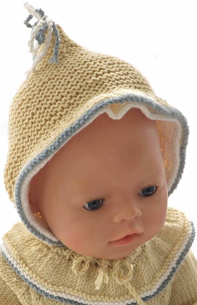 This adorable, knitted cap featuring playful cords and bows provides a soft, warm touch for your Baby born doll.