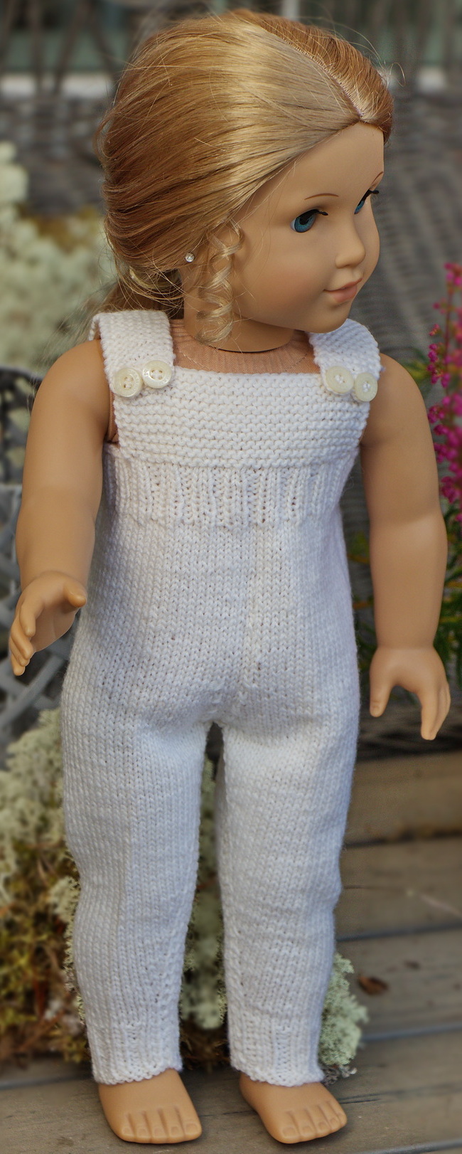 To complement the outfit, I knitted white pants looking like stretch pants  ...