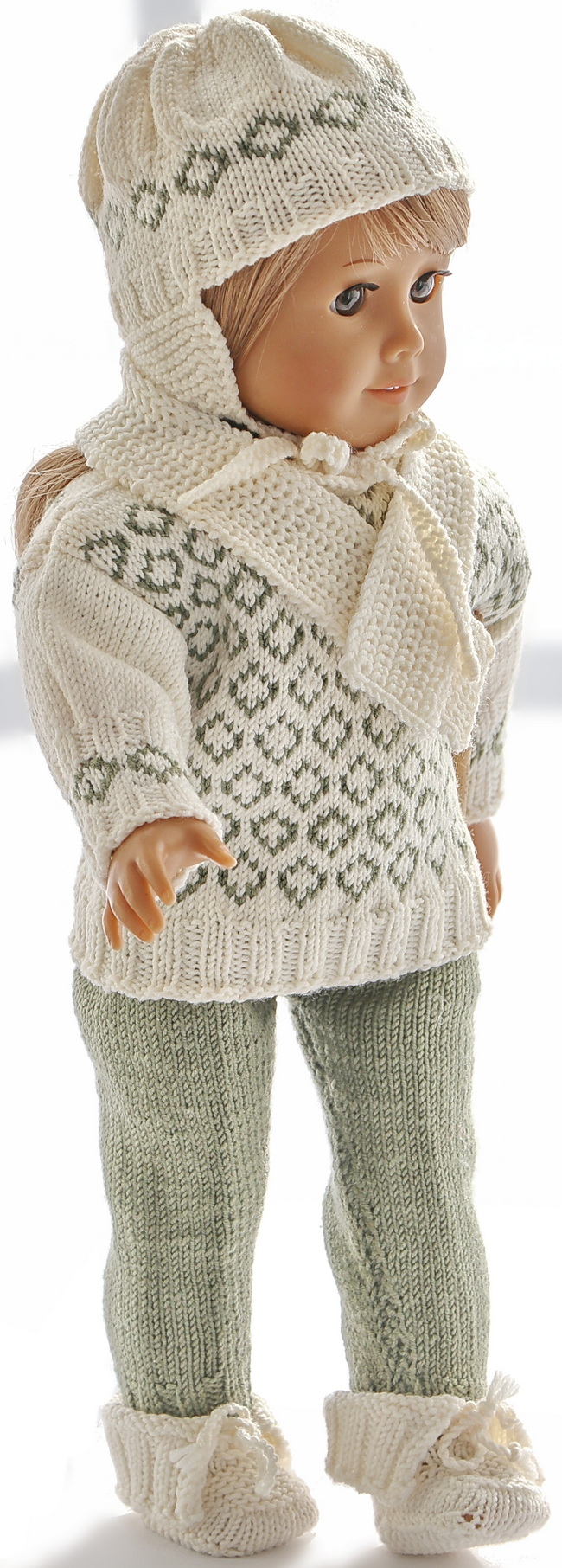 bok2-02-11-tone-lise-doll-knitting-book.jpg