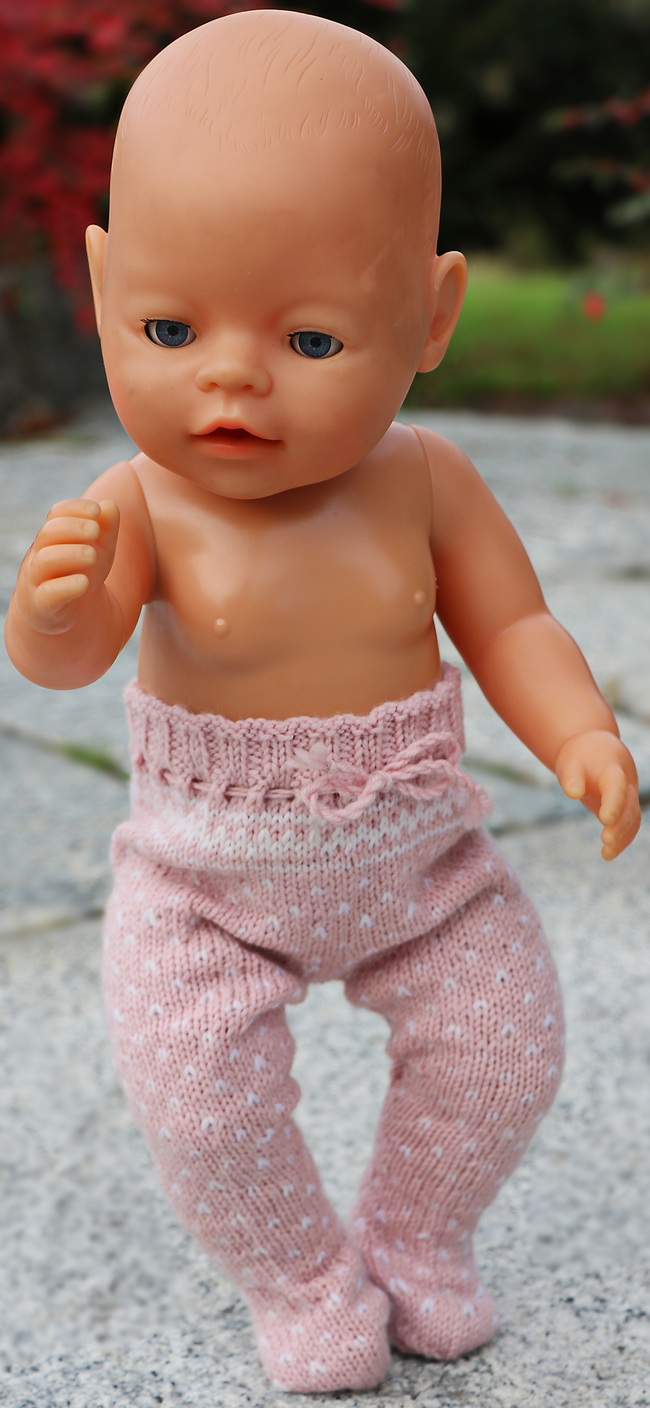 The outfit includes pink knitted pants with white spots to keep your doll warm. These pants are lovely and provide warmth when paired with the dress and hairband