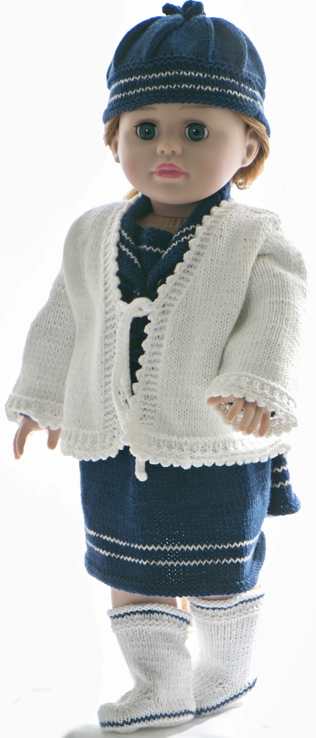 Little Princess Pop in het Elegante 0030D Kirsten Design – een tijdloze donkerblauwe jurk, bijpassend jasje, muts, broek en sokken, perfect voor elk seizoen!